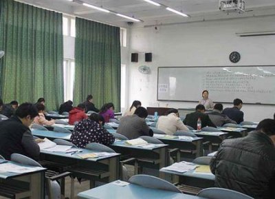 ​梦见考试预示什么，中年人女人梦见考试