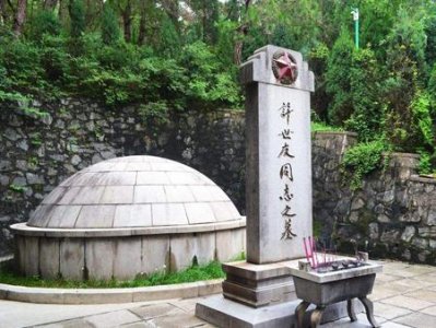 ​做梦梦见坟墓好不好，女人梦见土坟堆