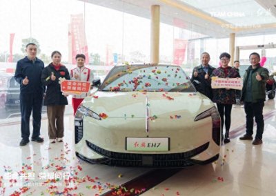 ​致敬体育精神 兰天集团向中国荣耀运动健儿交付红旗EH7荣耀版