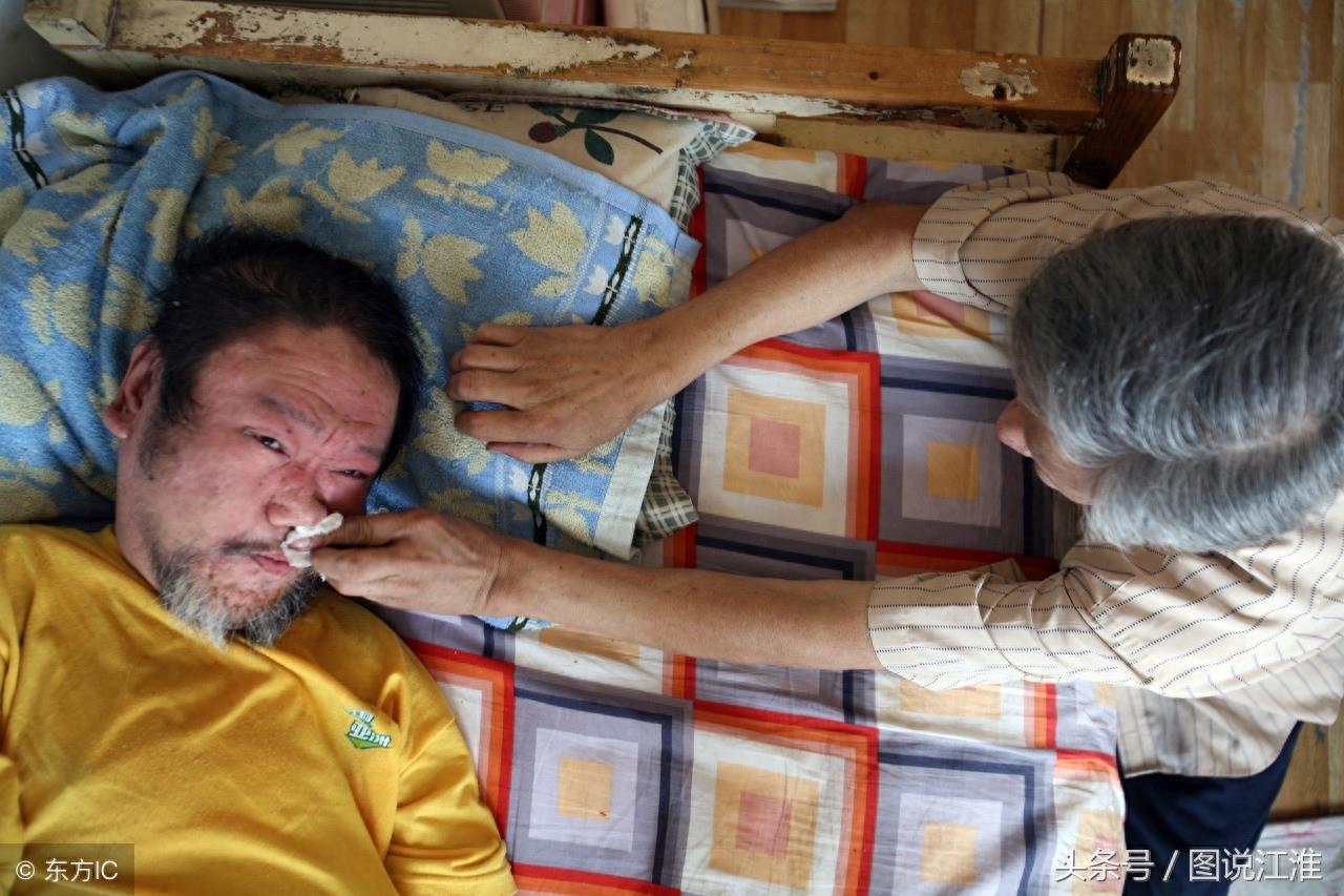 父爱如山，十张感人肺腑的父爱亲情照片，一生只为守候你慢慢长大