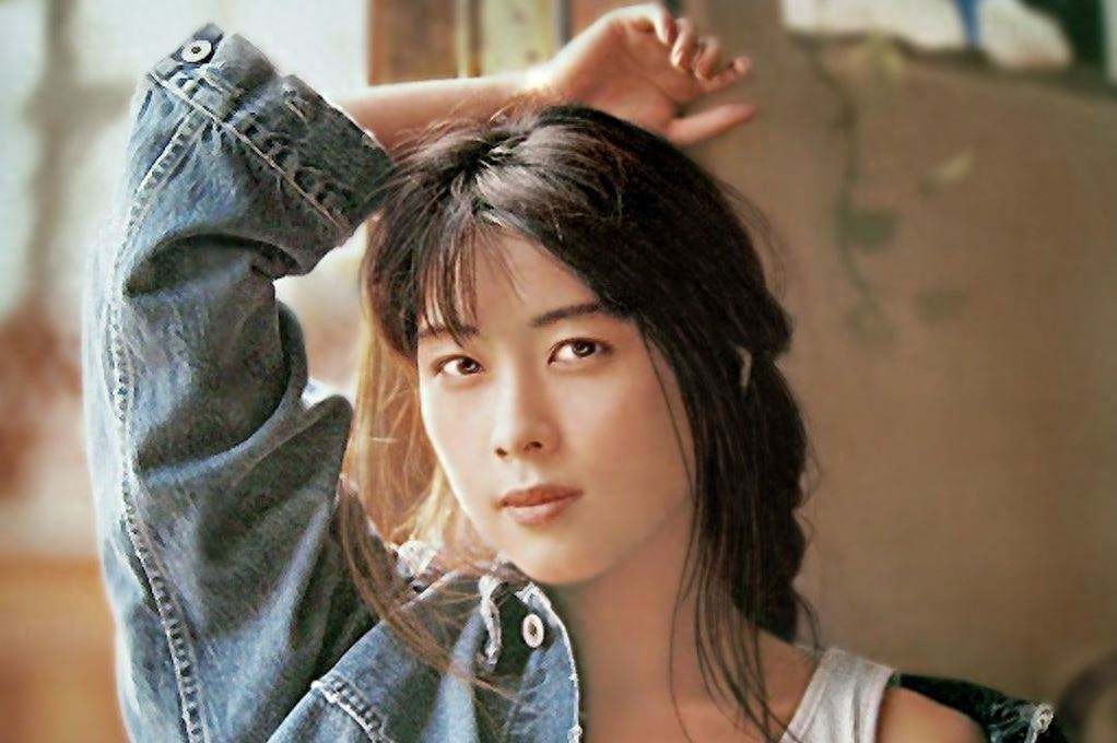 坂井泉水：拥有“世界最美侧颜”的传奇歌姬