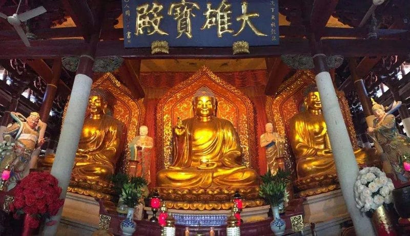 大雄宝殿供奉的是什么佛是求什么（寺庙里的大雄宝殿是什么意思）