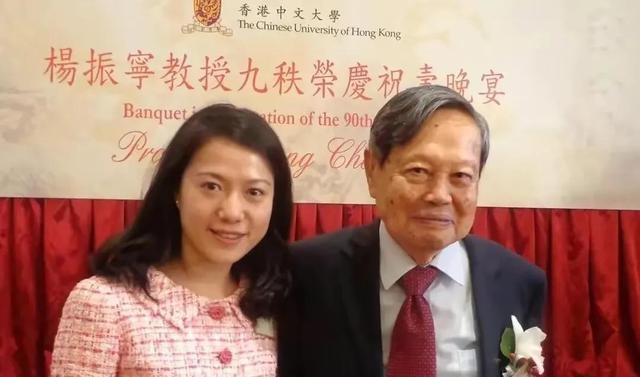 翁帆怀孕大肚的图片真的吗（杨振宁翁帆牵手18年）