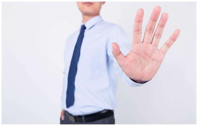 如何不伤害别人拒绝别人（如何拒绝别人的要求而不破坏关系）