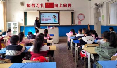 ​天府街小学开展庆祝“三八”妇女节感恩主题教育活动