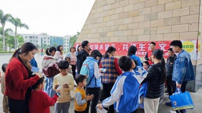 平湖街道凤凰社区读书月一起悦读吧活动开展
