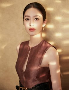 杨采钰:文艺少女到影视新贵的蜕变之路