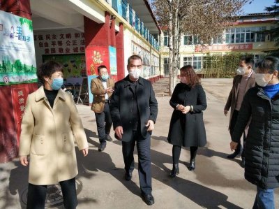 ​矿区中学：携手同谱教育新篇 同心共建文明校园