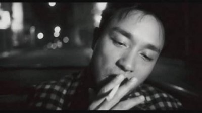 ​男星抽烟照大对比，张国荣忧郁无比，王宝强可以封神！