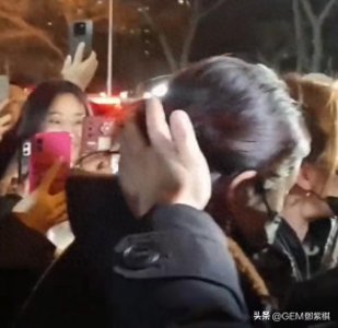 ​杨幂下体走光，现场照片流出，网友炸了：无耻！