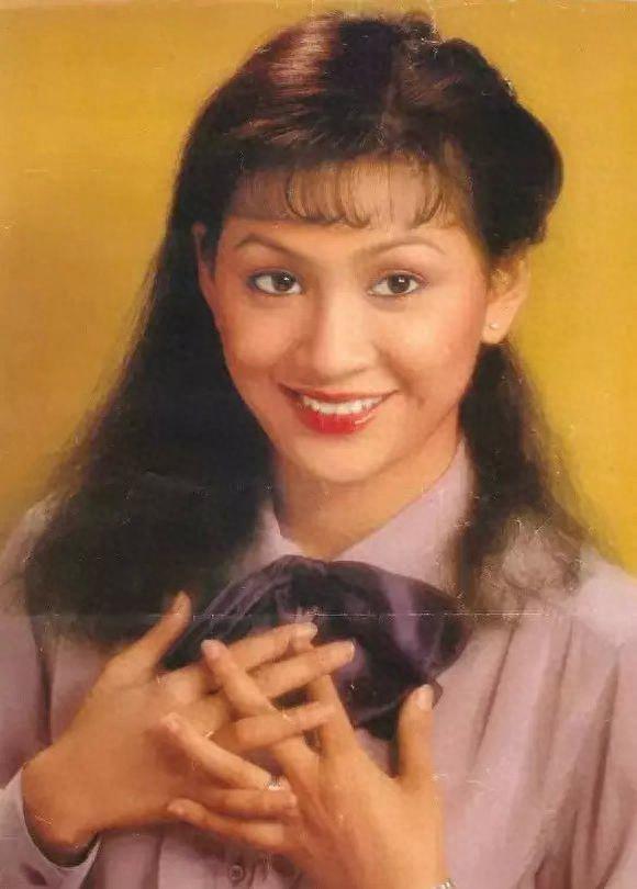 老照片：香港一代玉女余安安