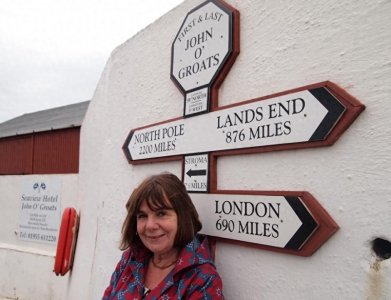 ​取代《哈利· 波特》作者J.K.罗琳，她成为英国销量最高作家