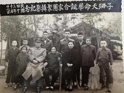​1951年，方先觉将军的全家福，黄埔第一猛将，长子晚年回大陆定居