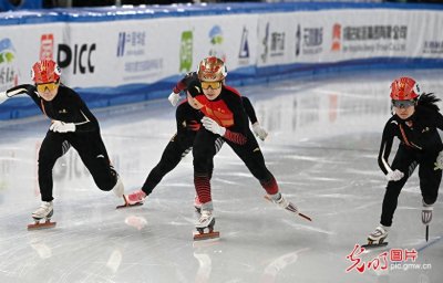 ​“十四冬”短道速滑1000米决赛精彩上演