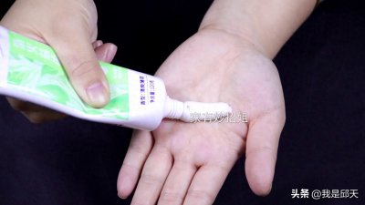 ​别再花钱买胶水了，用牙膏就能做万能胶水，比502实用，来试试