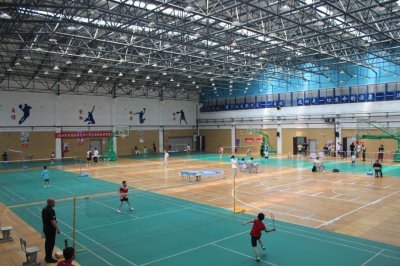 ​480名羽球少年东湖高新区中小学生羽毛球比赛炫身手   华师一附中光谷汤逊湖