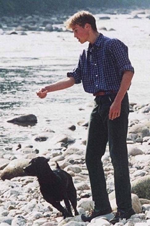 威廉王子居然也是“衬衫控”？少年时穿格纹衬衫儒雅，尽显绅士范