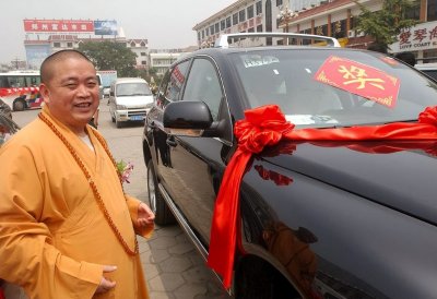 ​不吃斋念佛，坐豪车、搞房产，释永信“七宗罪”背后的真相