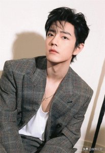 ​肖战：从郭靖到米兰时装周，别人是打卡秀，他更像是来“踢馆”的