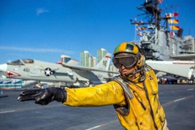 ​现代海军的巅峰之作——尼米兹级核动力航母